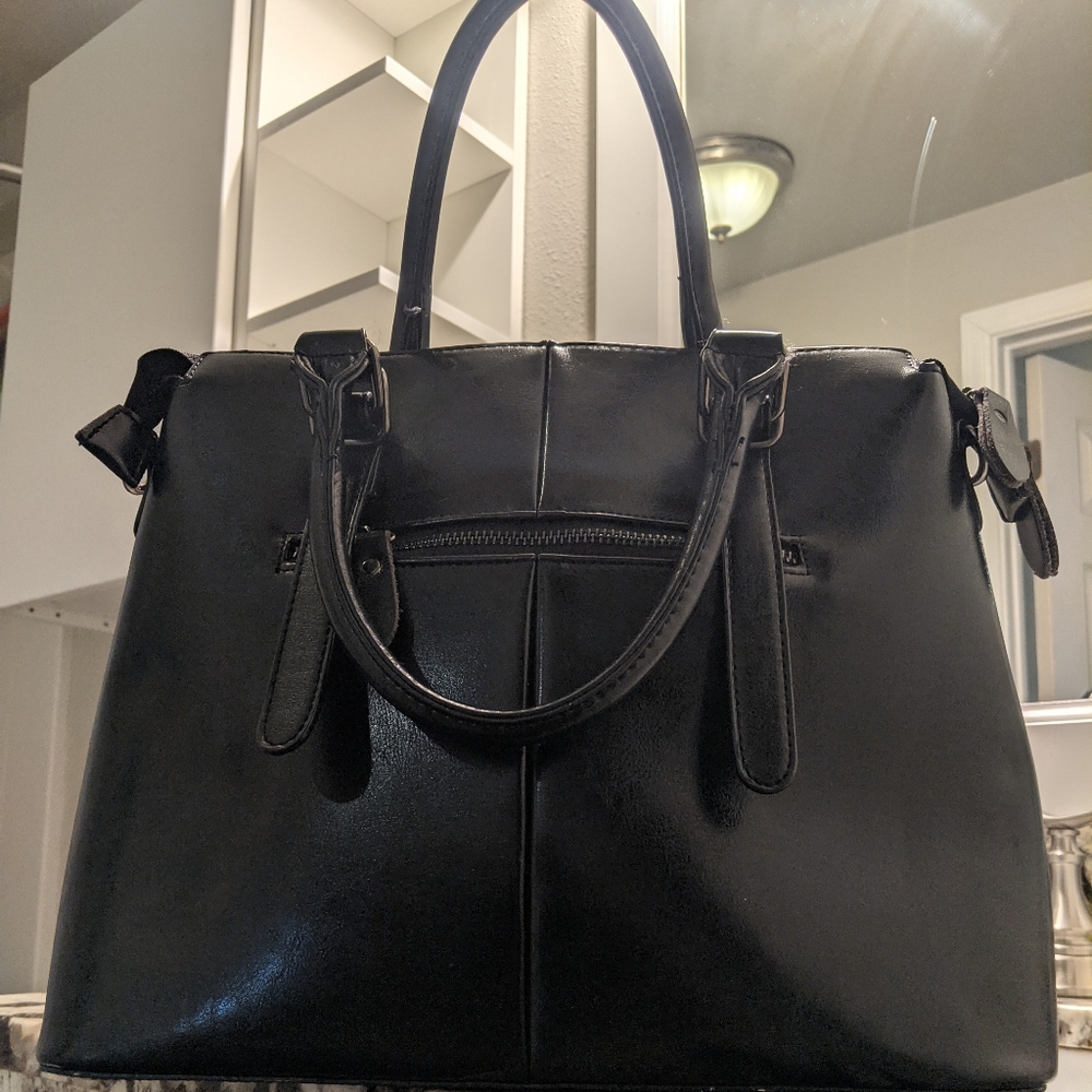 Black handbag / tote